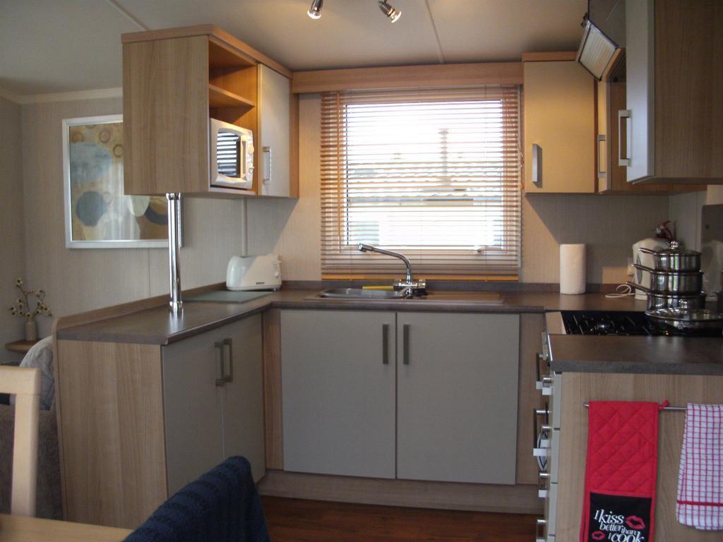 Presthaven Sands Holiday Park 3 And 2 Bed Caravans Престатин Стая снимка
